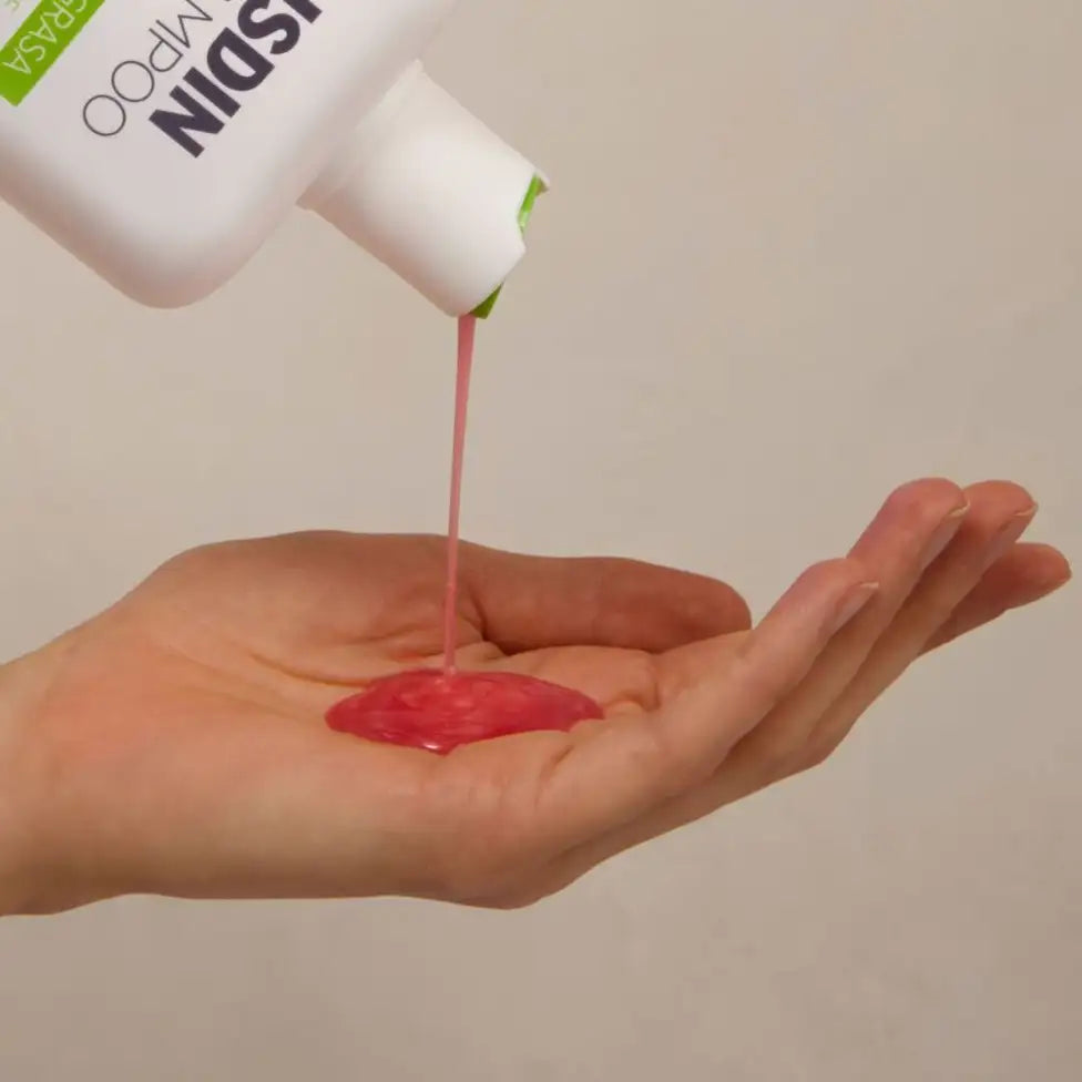 ISDIN Nutradeica Oily Dandruff Shampoo 200ml (6.76 fl oz)